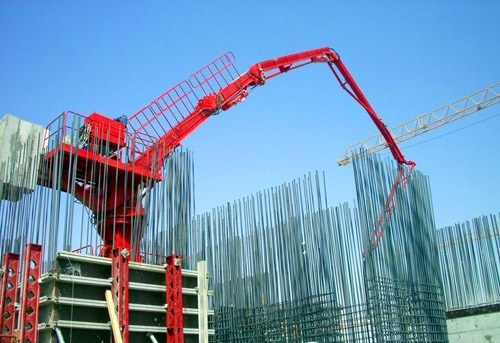 Máy bơm bê tông giúp quá trình thi công diễn ra nhanh chóng