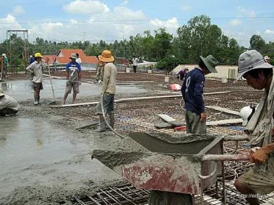 Đổ bê tông gặp trời mưa